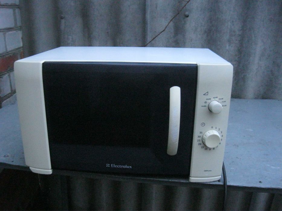 Продам микроволновку Electrolux