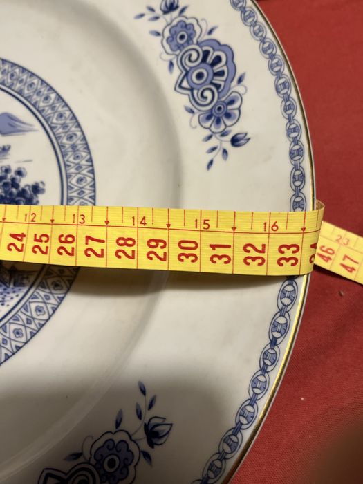 Prato da vista alegre de um servico antigo dos anos 80 . Tem 33cm de d