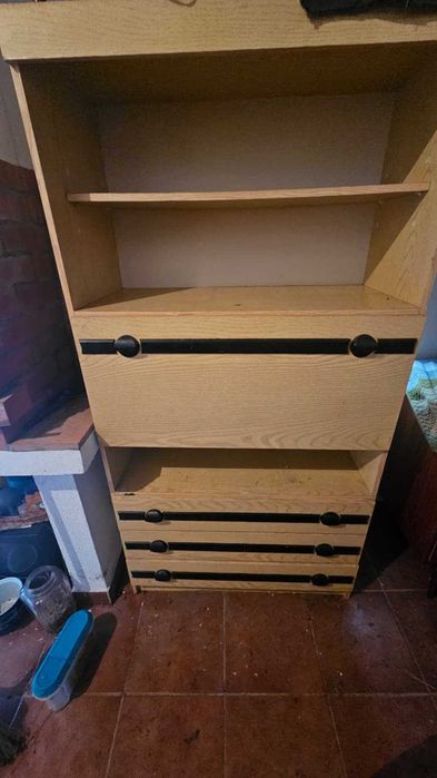 Escrivaninha de Madeira e prateleira