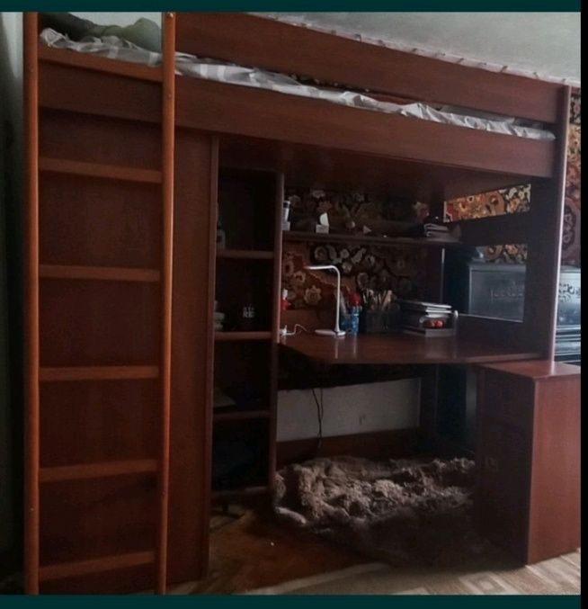 Дитяче ліжко, гірка.