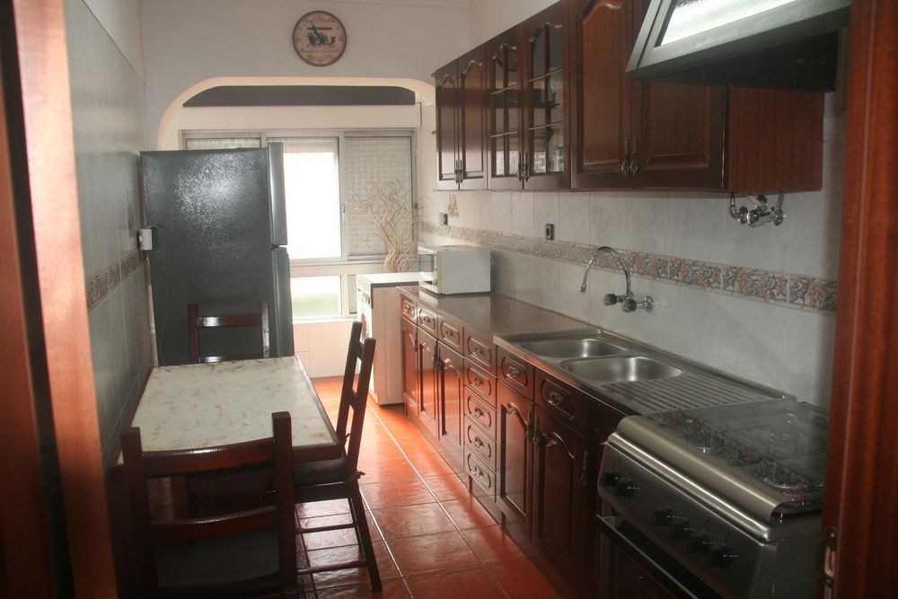 Aluguer de quarto a estudante ou professor