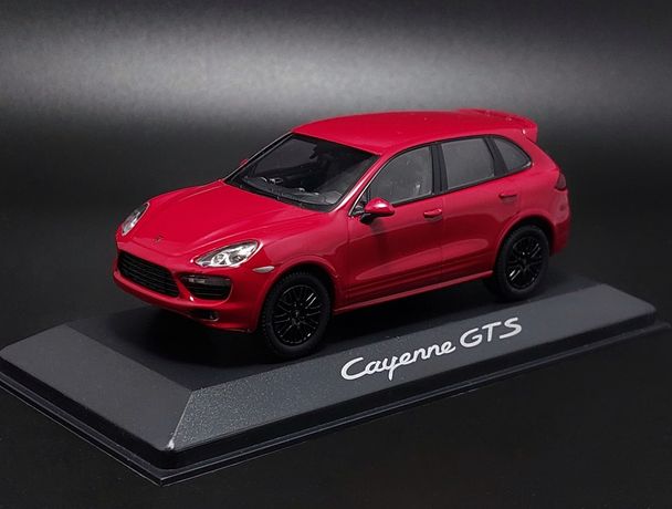 Модель автомобиля 1:43 Porsche Cayenne GTS (Minichamps)