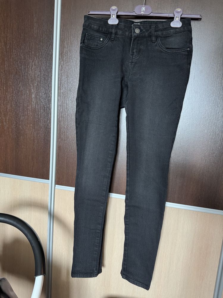 Czarne jeansy modern slim fit Esmara 36