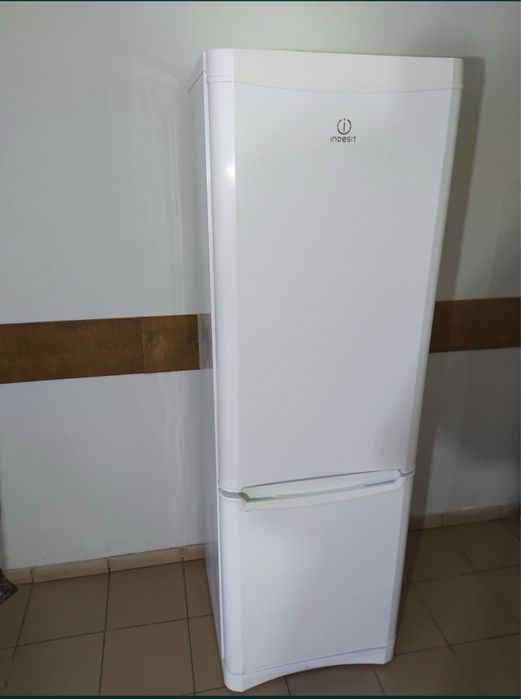 Продам дешевий холодильник б/у Indesit TI22W NoFrost.Робочий.Доставлю.