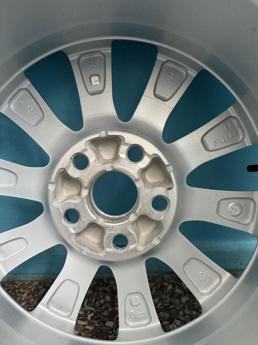 Продам оригинальный диск на камри 70 размер r17 с резиной Michelin