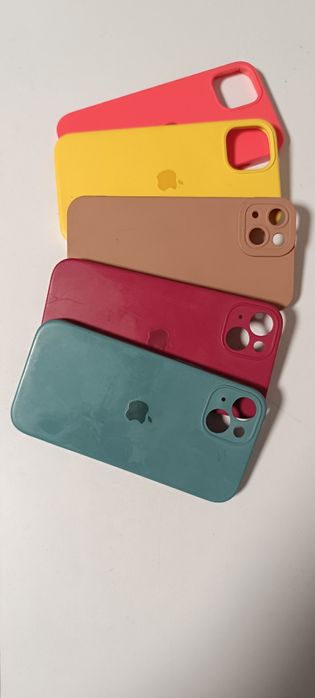 Чохли на iPhone 13