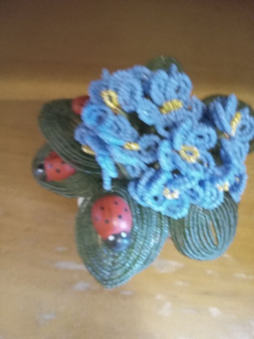 Продам квіти,з бісеру,кави та стрічок