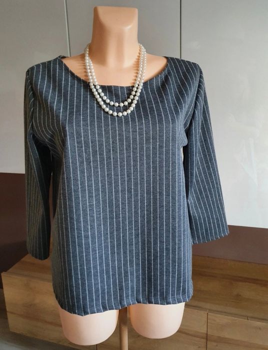 Elegancka ,prosta bluzka,rękawy 7/8