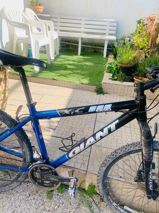 Bicicleta Giant 860 em bom estado, leve e com 28 mudancas.