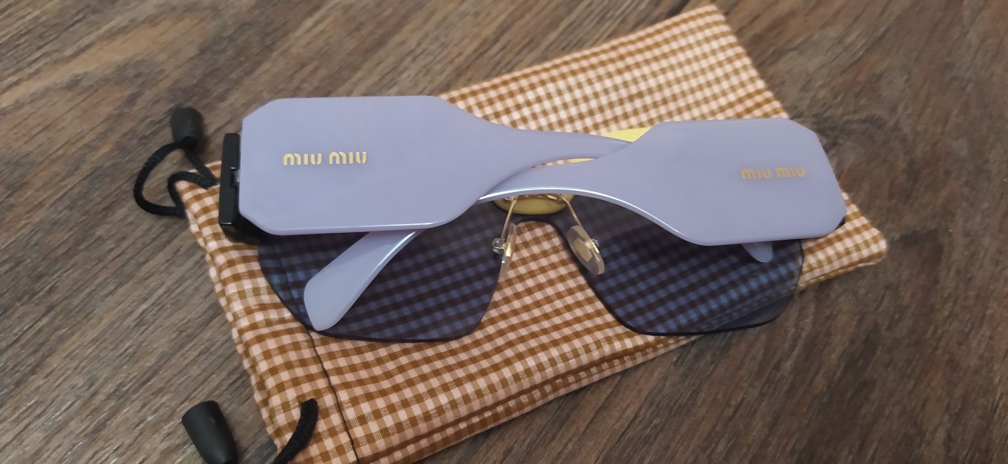 Очки от солнца  стильные от MIU MIU