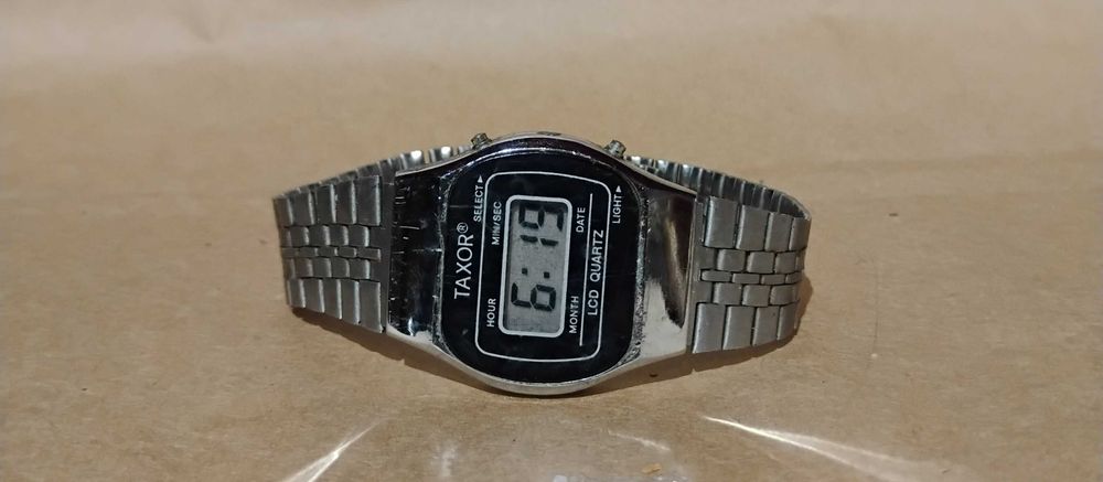 Zegarek elektroniczny TAXOR LCD QUARTZ lata'80 PRL