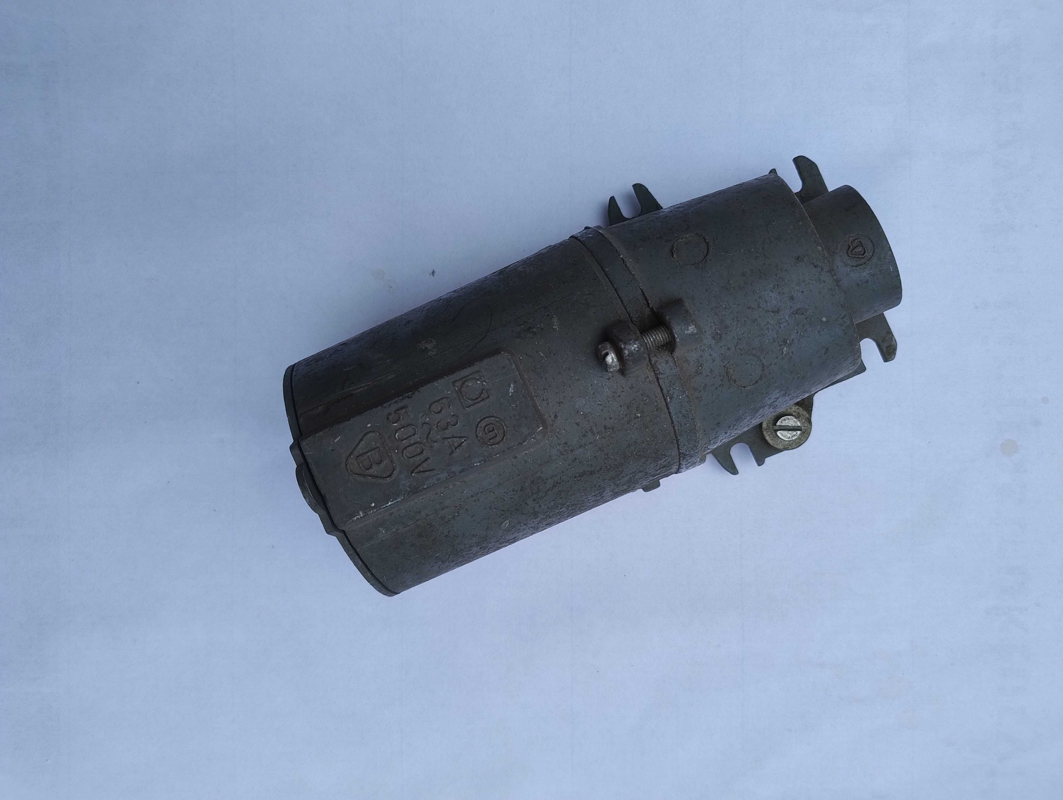 Gniazdo siłowe 380V 63A 4P metalowe nieużywane
