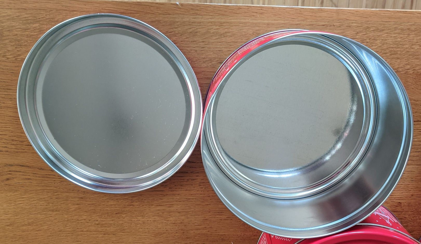 Puszka pojemnik metalowy ciastka drobiazgi czerwony IKEA