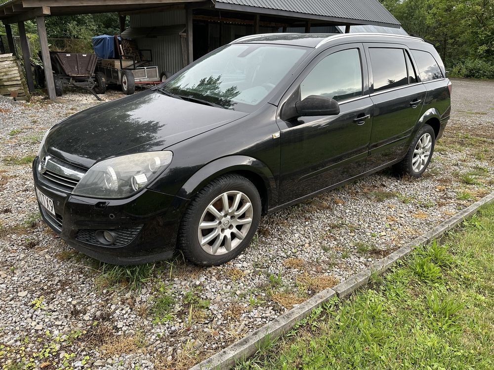 Opel Astra H 1,7 cdti kombi hak COSMO uszkodzony