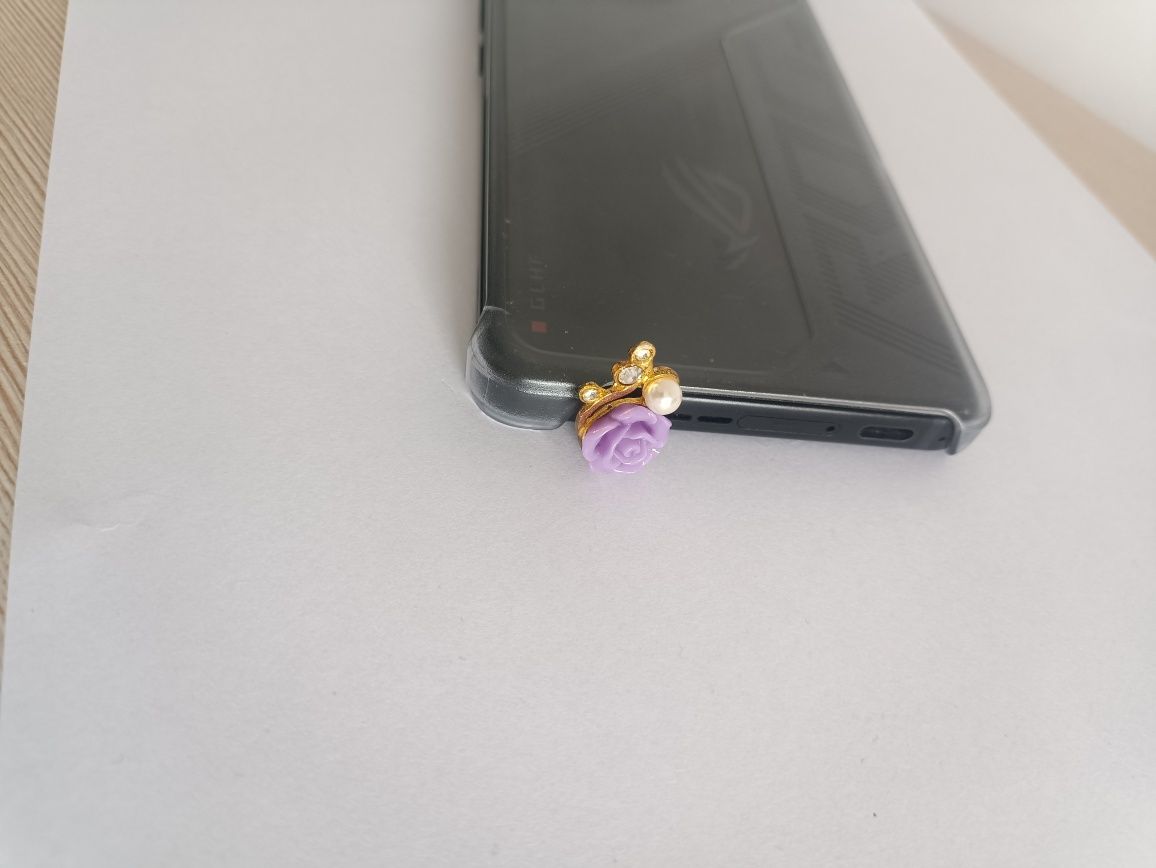 Wtyczka do telefonu w kształcie róży. Zestaw 2 sztuki