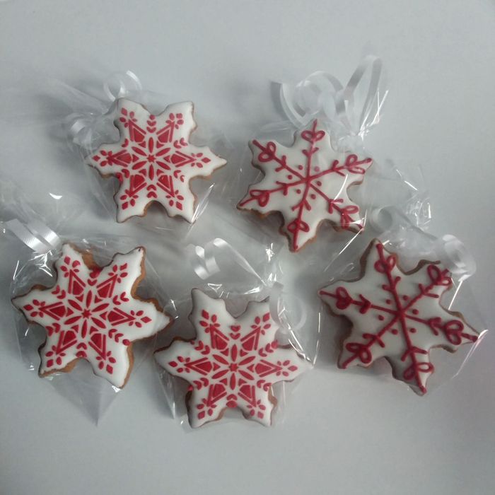 Pierniki gwiazda biało czerwona 9 cm na święta