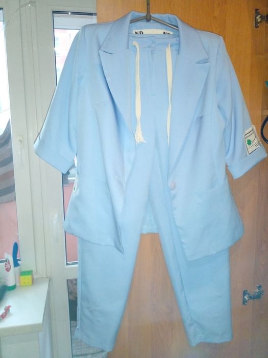 Костюм брючный новый