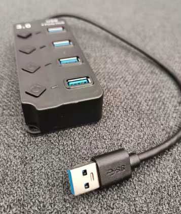 HUB 4xUSB 3.0 z przełącznikiem
