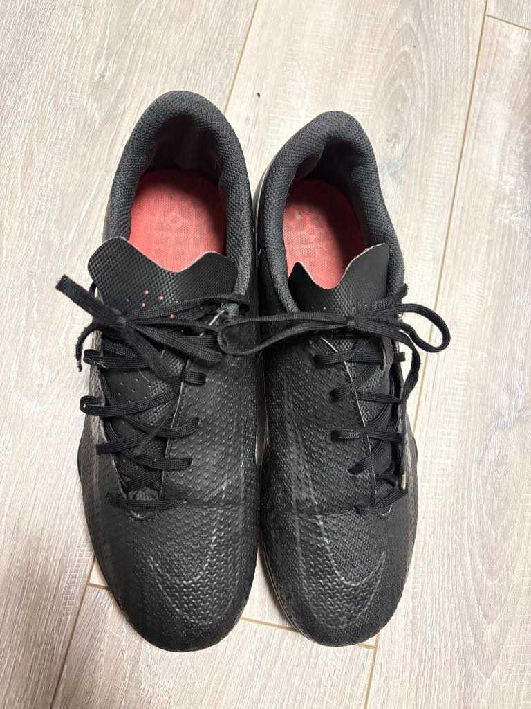Sprzedam używane buty do piłki nożnej korki Nike numer 40