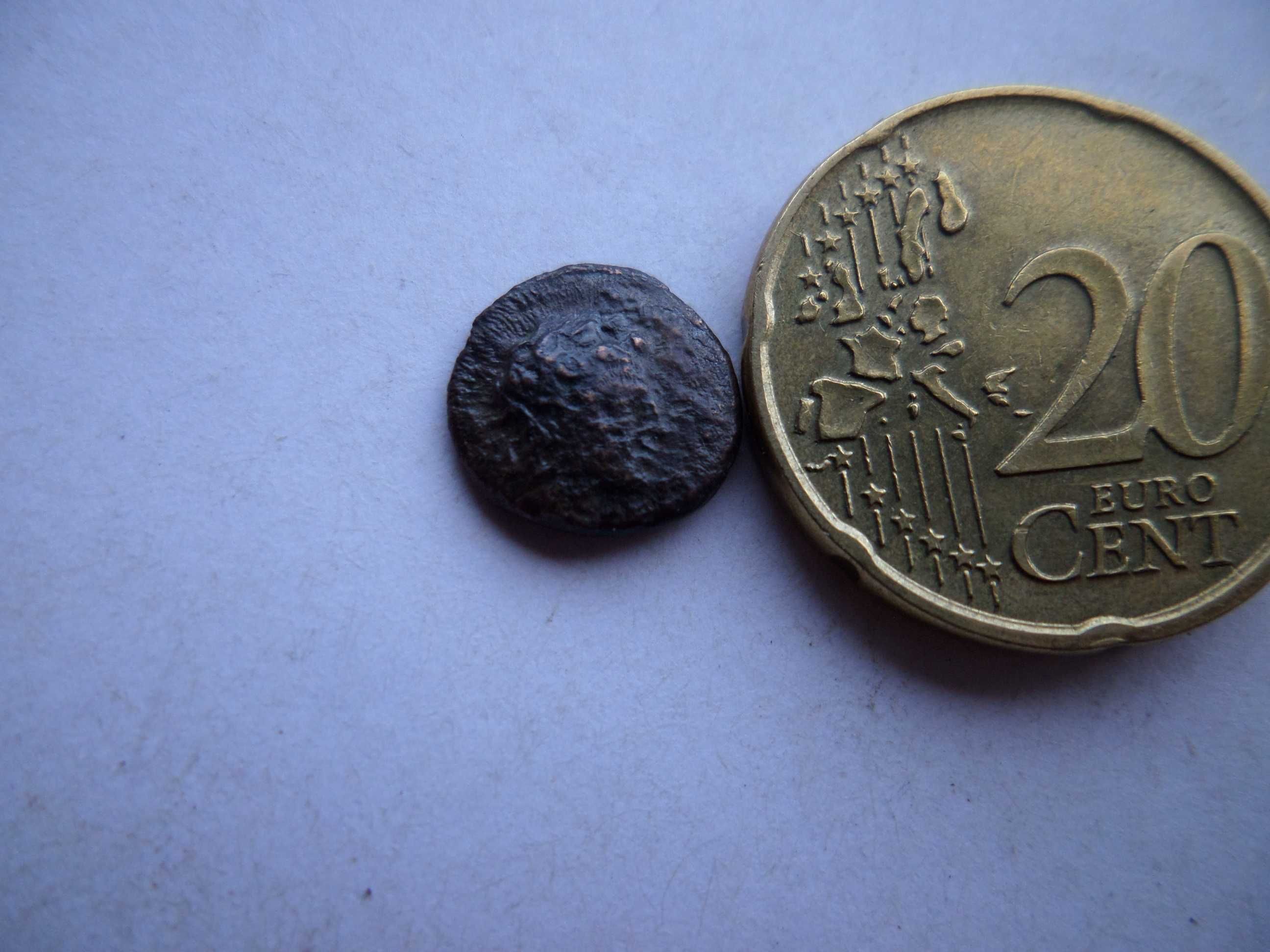 Pequena moeda muito antiga em Bronze.