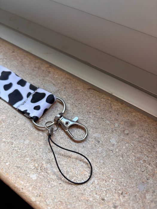 Fita Porta-Chaves / Porta-Cartões – Estampa Vaca Preto & Branco