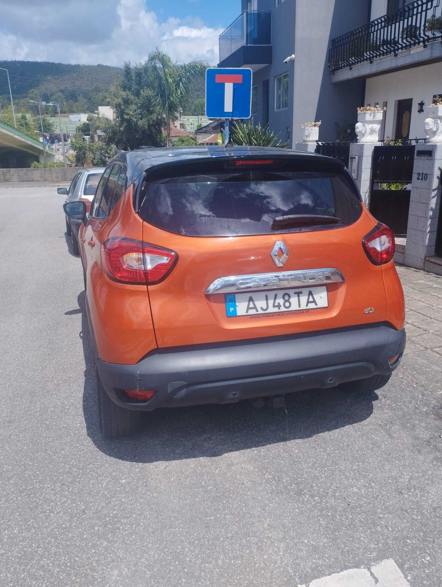 Renault Captur 2016, Cor Laranja, Estado: Muito Bom /Alguns arranhões