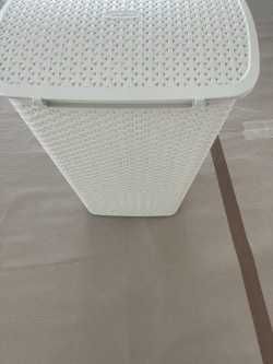Cesto de roupa Curver com tampa 60 l