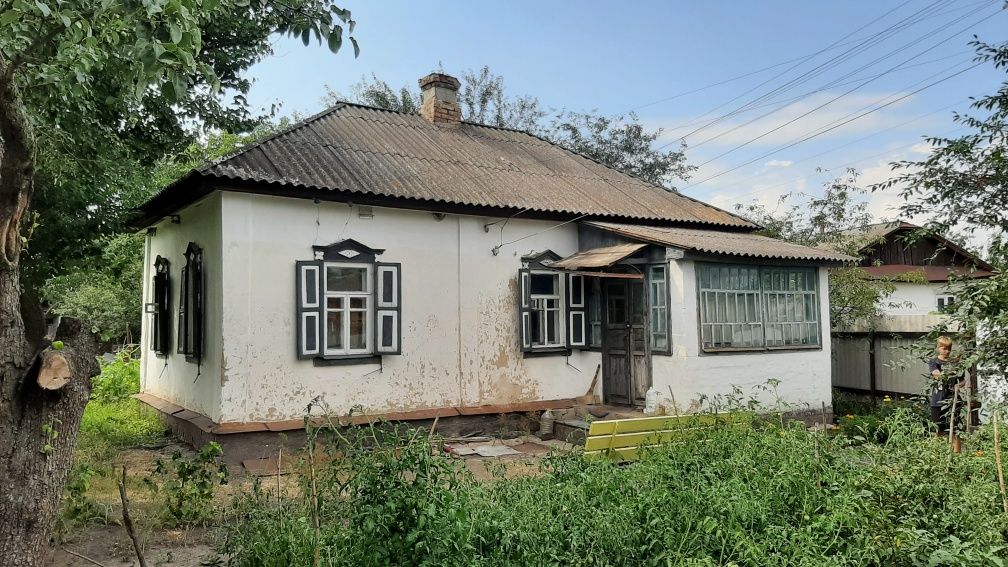 Продам будинок (без ремонту). Район 13ї школи