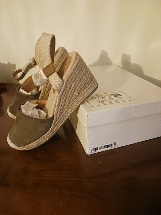 Sandalias cunha, tamanho 36
