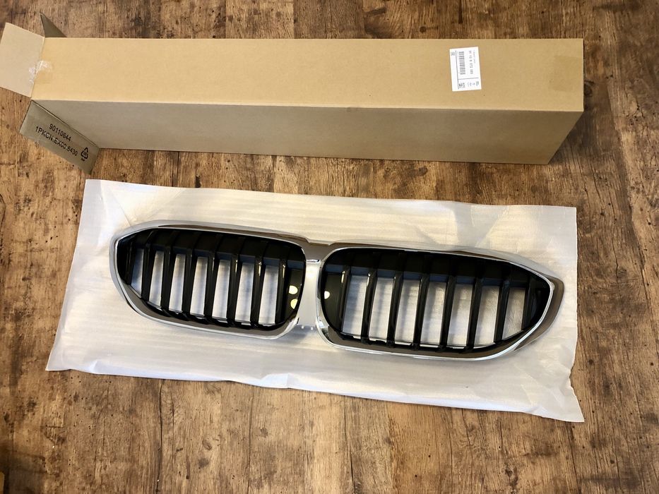 Продам оригінальну решітку (ноздрі) G20 (з нової машини)