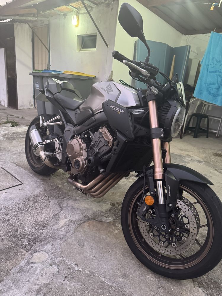 Honda cb 650 r de 2019.