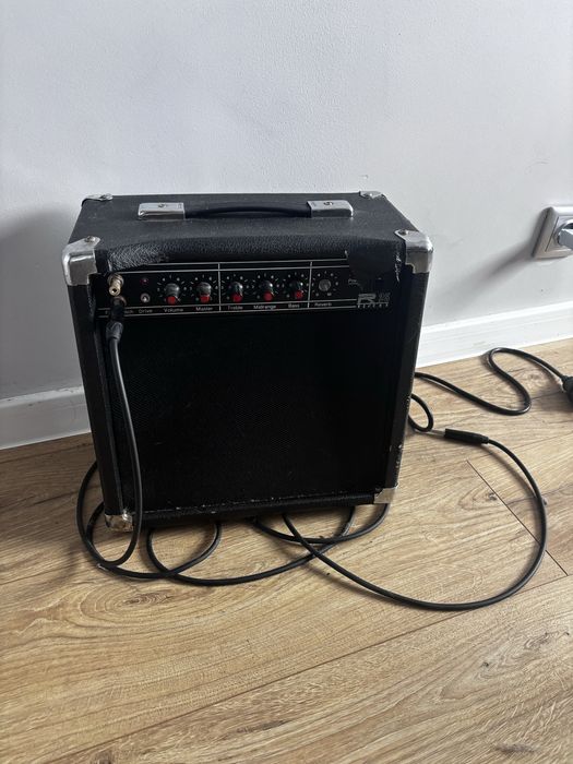 Przezroczysta gitara elektryczna
