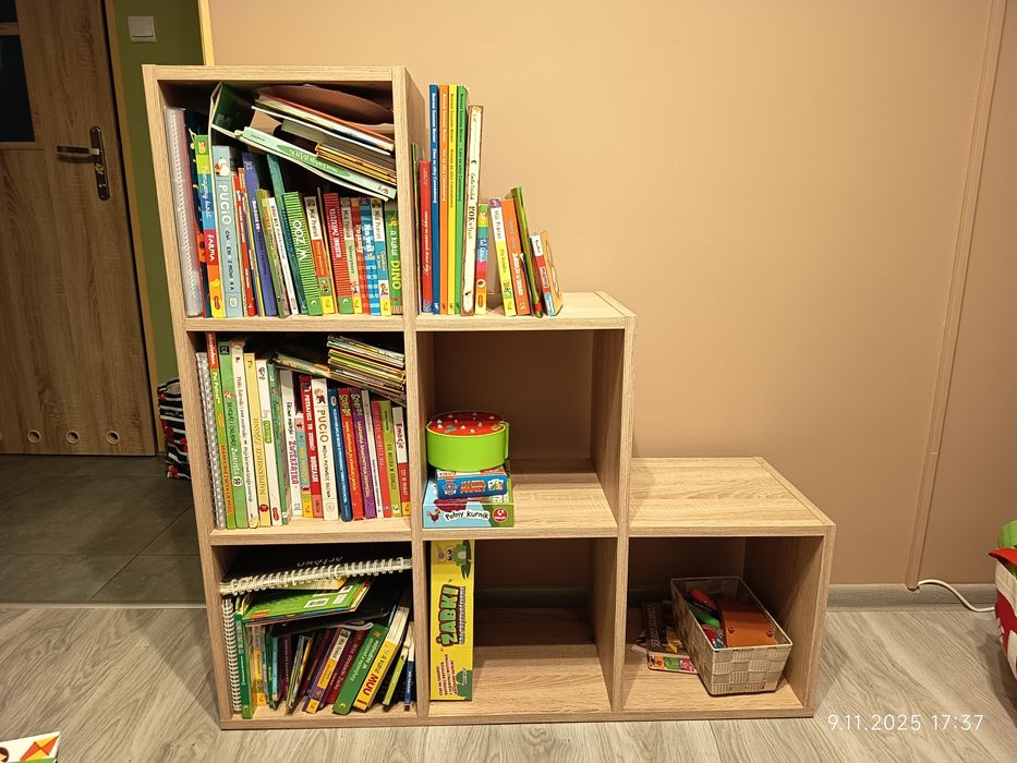 Regał na książki lub zabawki