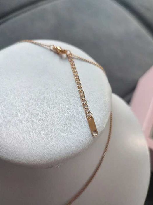 nowy naszyjnik w kolorze złota z zawieszką przedstawiającą misia