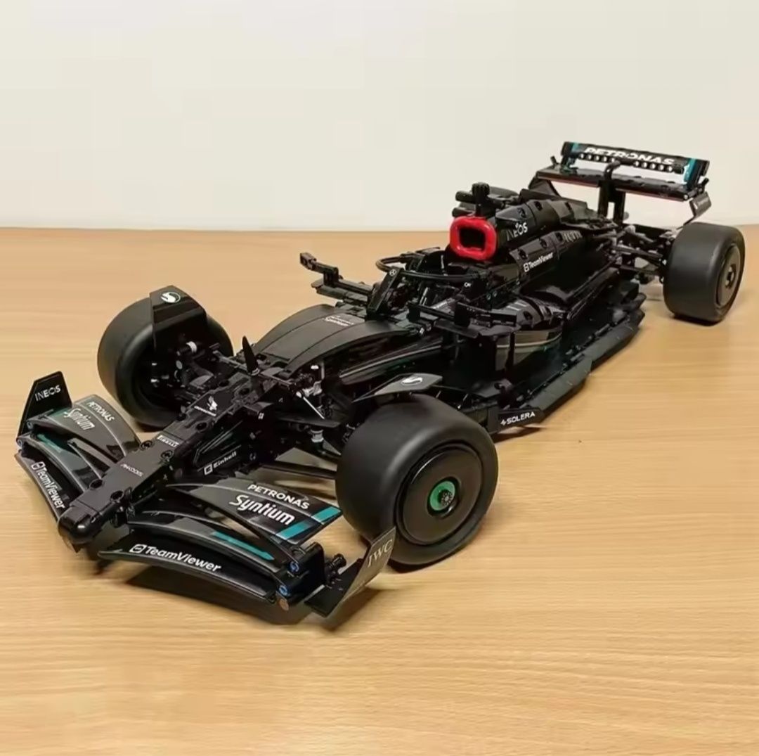 Lego Mercedes-AMG F1 W14 E Performance