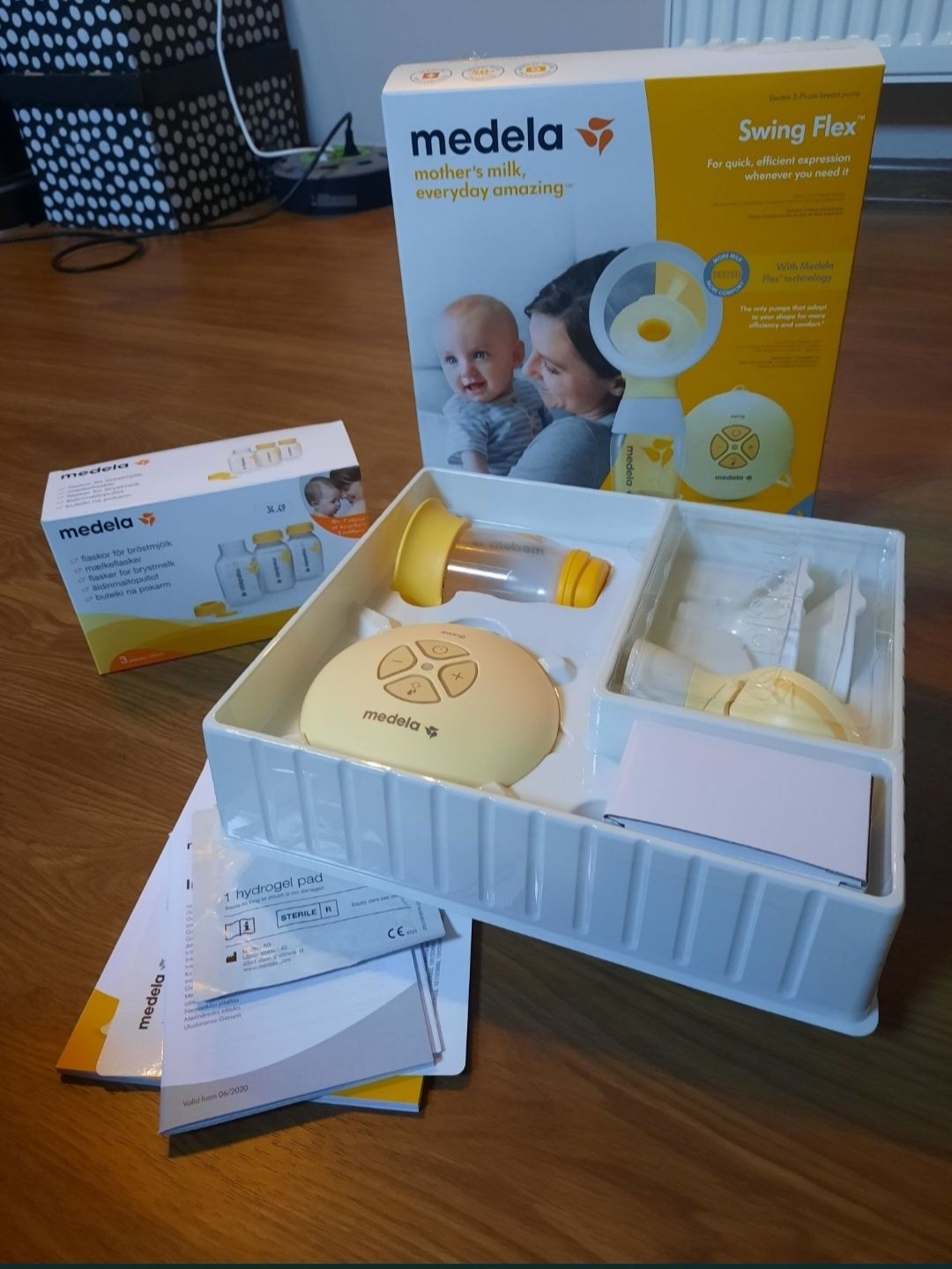 Laktator Medela Swing Flex + 3 butelki Medela