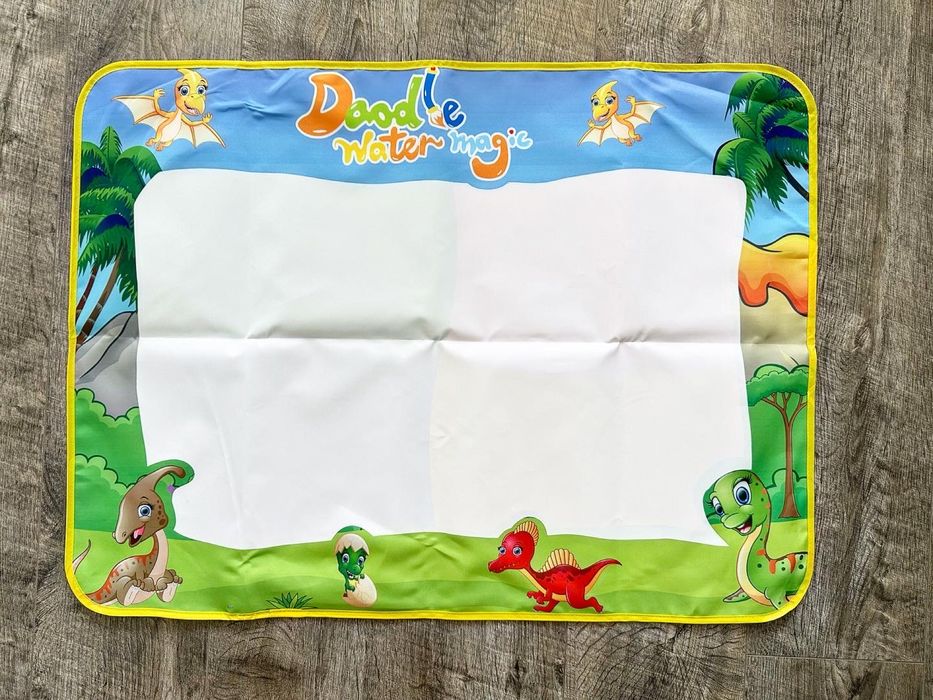 Величезні яскраві килимки для малювання водою