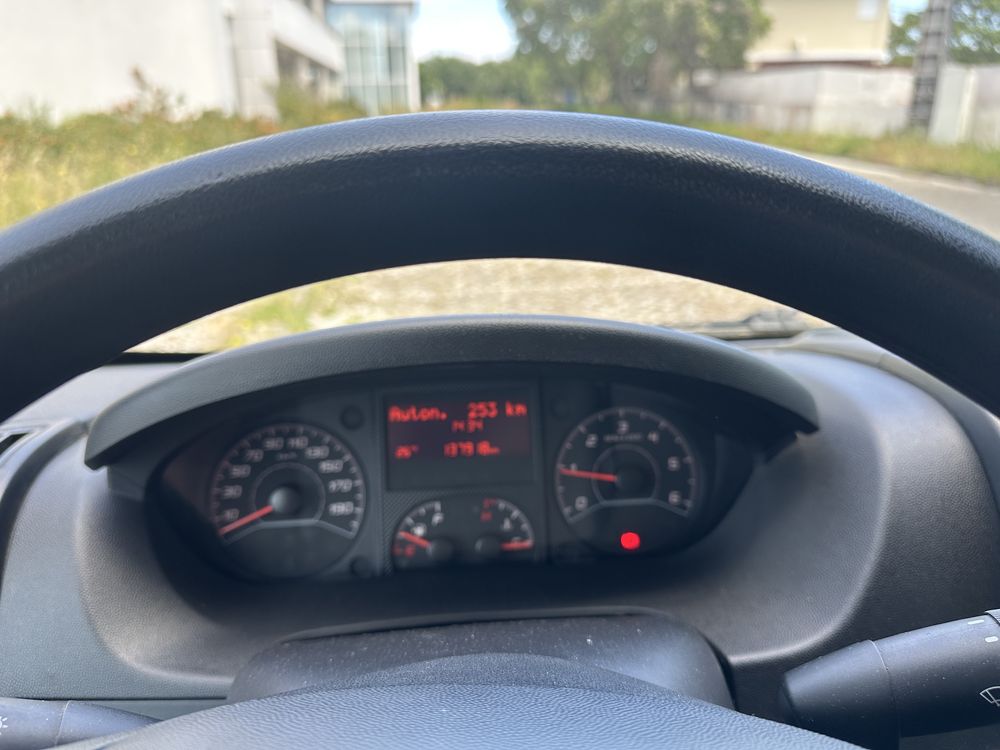 Peugeot Boxer com elevatoria traseira