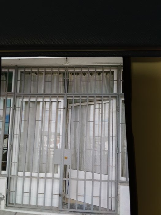 Vendo duas portas de ferro em bom estado com uma boa fechadura