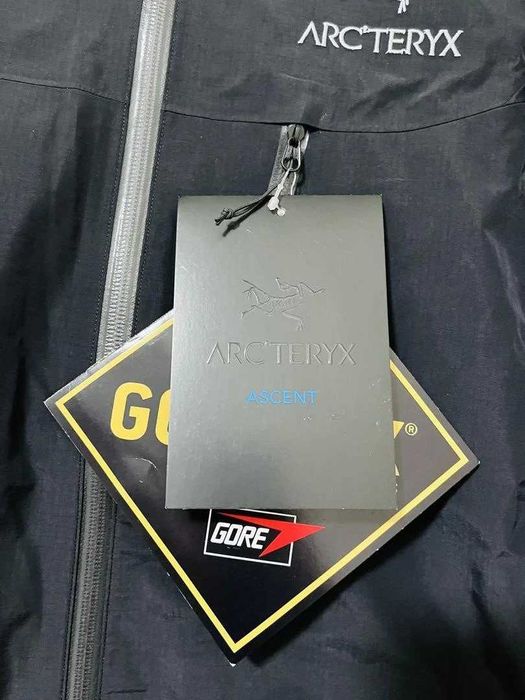 Casaco Arc'Teryx novo, tamanho L (europeu).