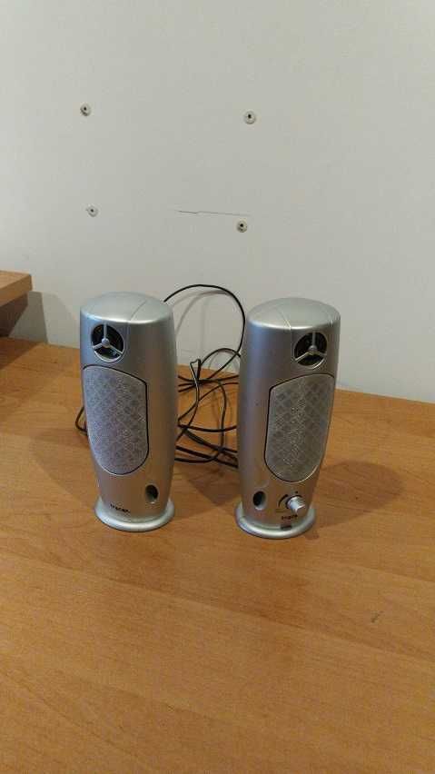 Monitor flatron 19' L194WS z głośnikami i 2 myszkami