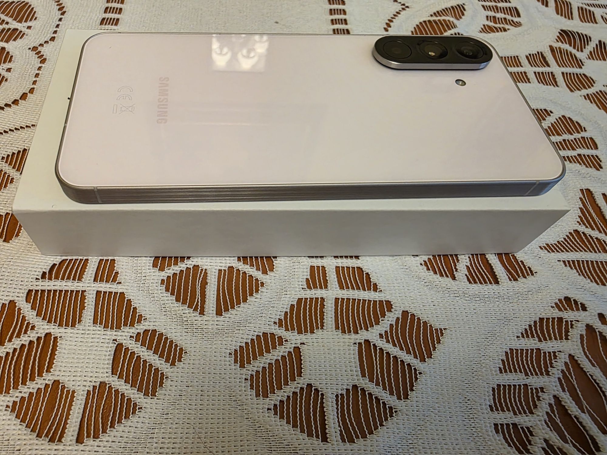 Samsung A56 5G - 8/256Гб, 6.6",  купувався в Україні!