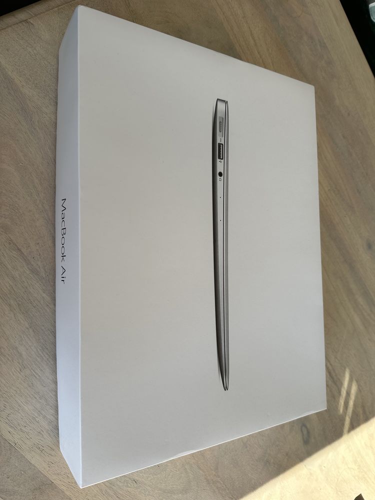 13 calowy MacBook Air 128 GB 13,3 cala i5 komunia