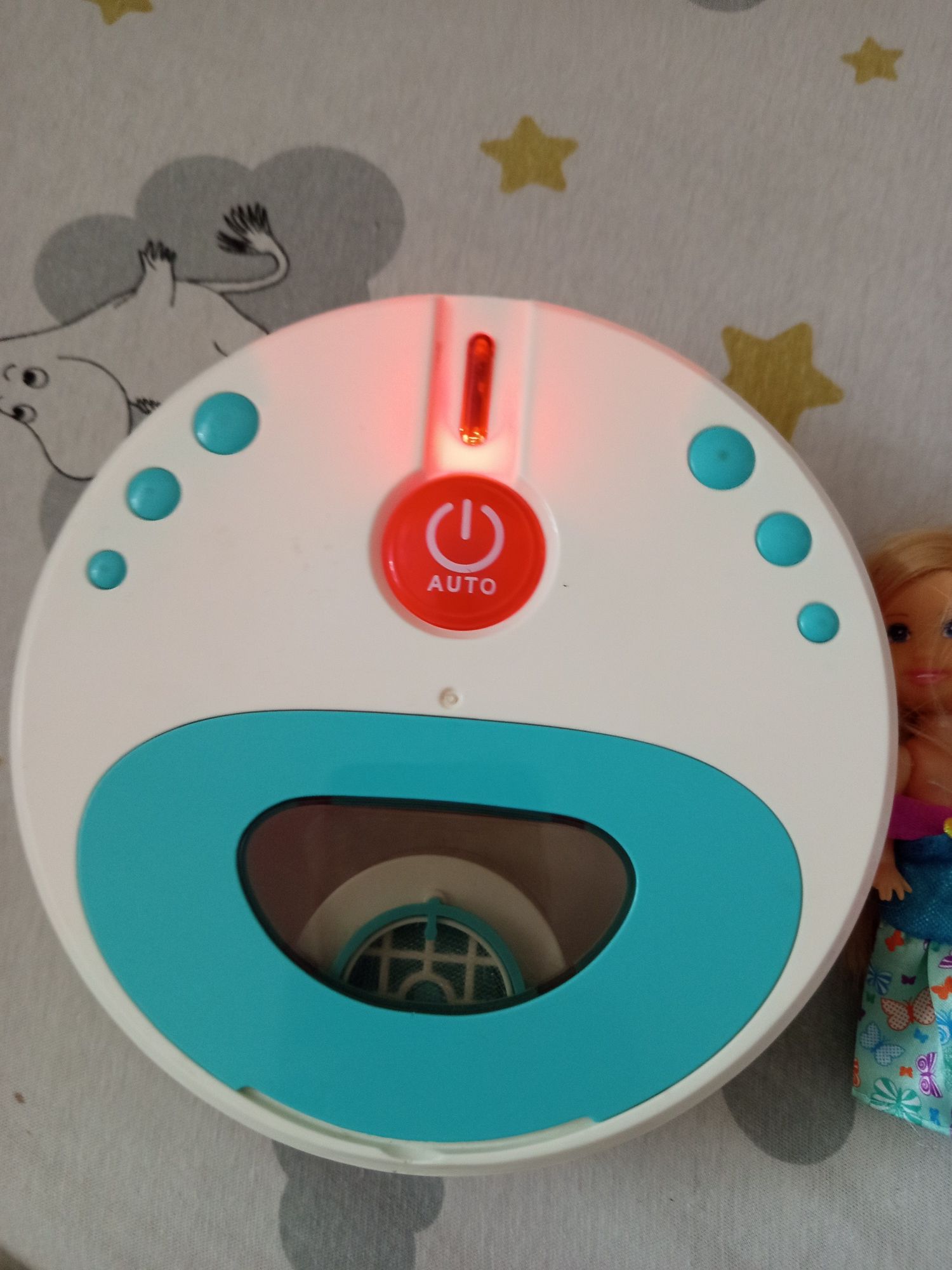 Robot sprzątający i lalki dla dzieci