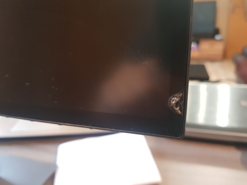 Monitor dell u2720q uszkodzony