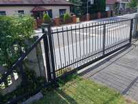Brama  wjazdowa  6m przesuwna / 4,5 m + 1,5 m przeciwwaga / z rolkami