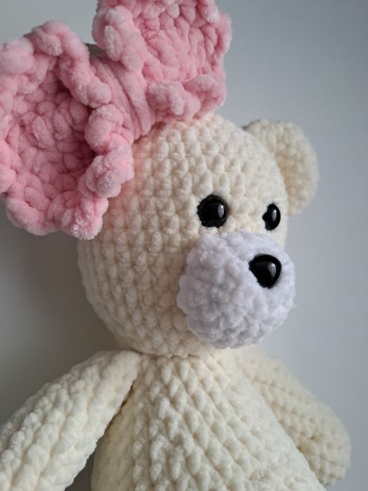 Miś amigurumi z kokardką