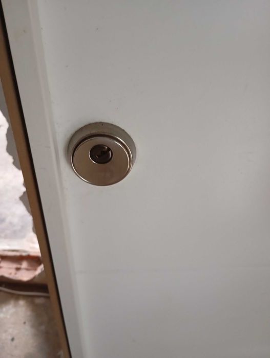 Vendo uma porta blindada de alta qualidade, marca Profilplast