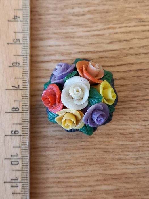 Broszka z modeliny stara prl kwiaty kolorowe bukiet przypinka