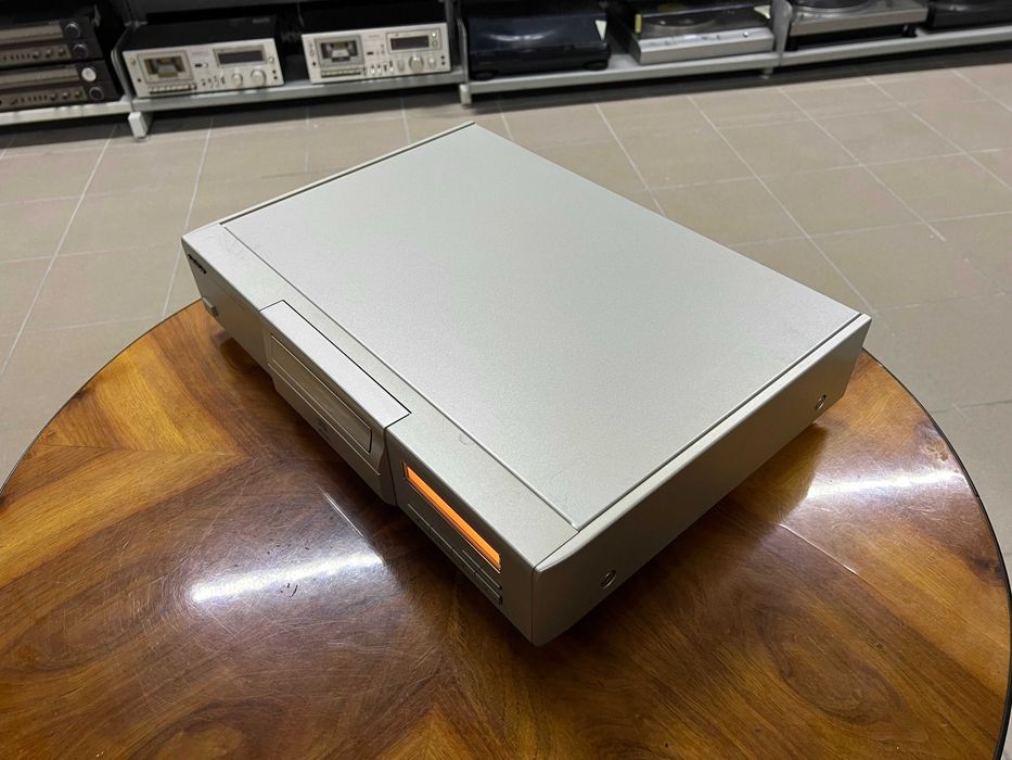Odtwarzacz płyt CD Technics SL-E10 Audio Room